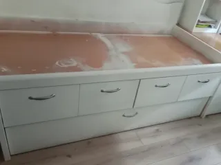 Cama para niños bonita y 2 está en teorías