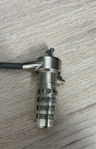 Divisor VGA  y Candado para portatil