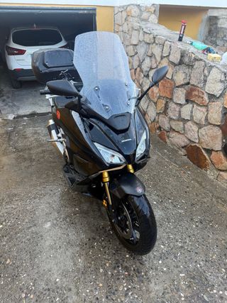 Honda Forza 750 Negra