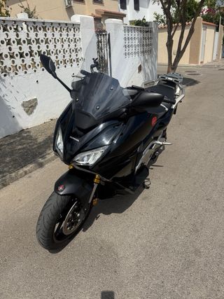 Honda Forza 750 Negra