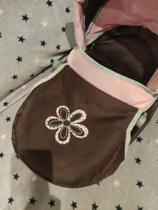 Cochecito de muñecas con capazo.