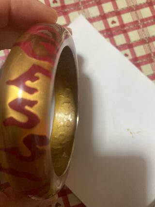 Pulsera Guess Amarilla y RojaFondo color oro