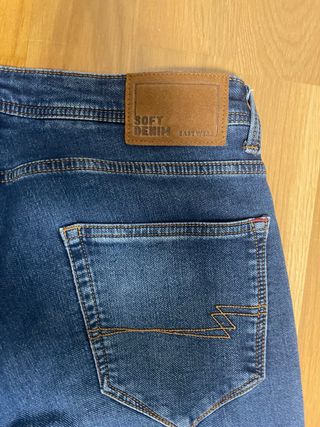 Vaqueros azules del corte inglés