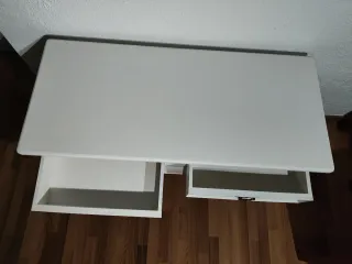 Escritorio blanco rústico con cajones