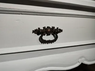 Escritorio blanco rústico con cajones