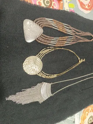 Lote 3 collares dorados y plateados