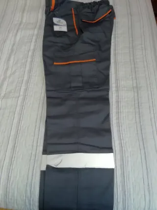 Pantalón de trabajo gris con banda reflectante