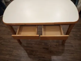 Mesa extensible y 6 sillas de madera