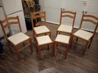 Mesa extensible y 6 sillas de madera