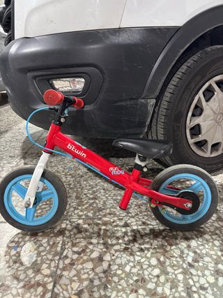 Bicicleta de equilibrio roja Btwin