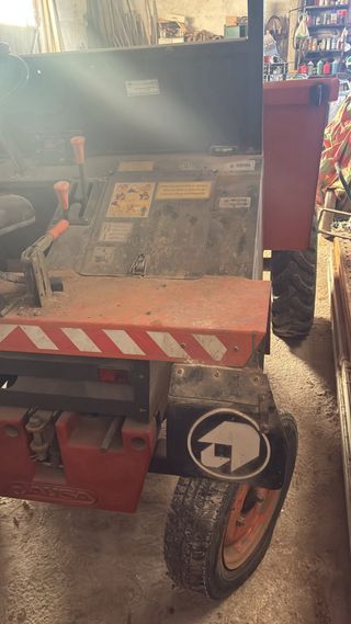 Dumper Ausa 150 y material obra