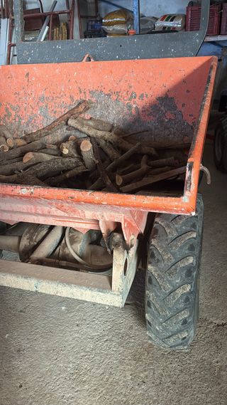 Dumper Ausa 150 y material obra