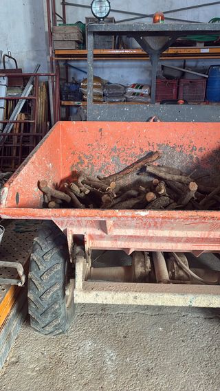 Dumper Ausa 150 y material obra