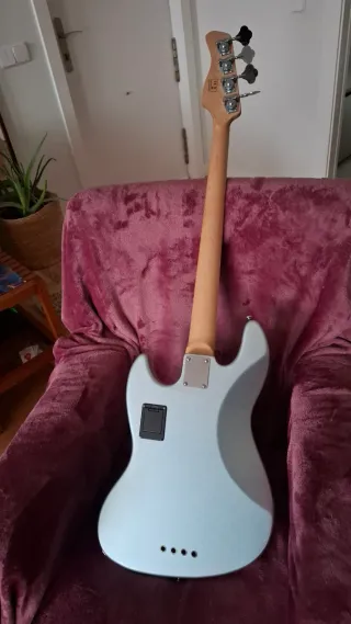 Bajo  Marcus Miller V7 4 cuerdas venta en persona