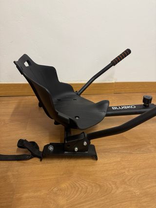 Hoverboard con asiento. Patinete eléctrico