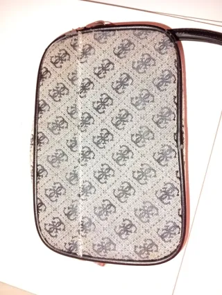 Bolso de mano Guess hombre beige/gris