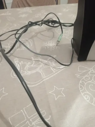 Altavoces para ordenador negros y grises