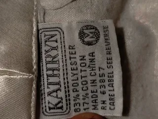 Bata de mujer de raso con estampado floral