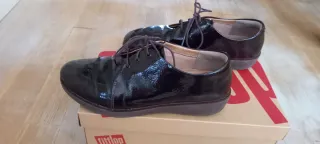Zapatos de señora marrón charol, con cordones