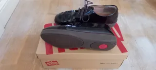 Zapatos de señora marrón charol, con cordones