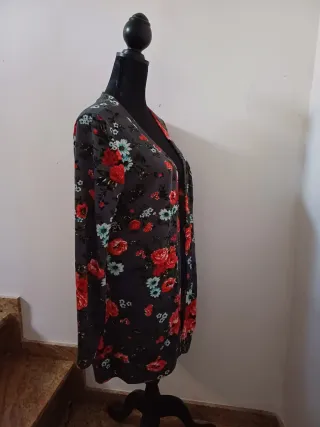 Chaqueta floral marrón y roja talla XL