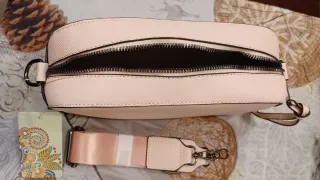 Bolso tipo cartera rosa pálido