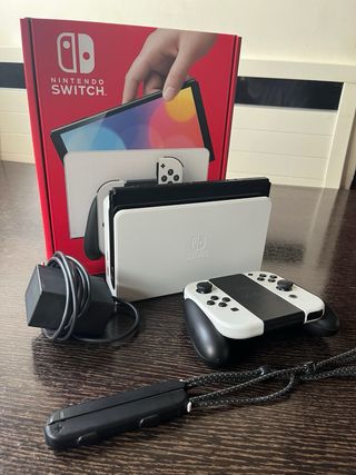 Nintendo Switch OLED + Scheda SD 128GB