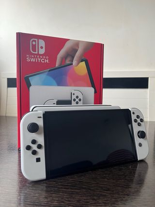 Nintendo Switch OLED + Scheda SD 128GB