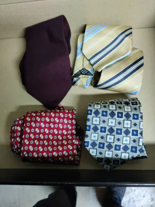 Lote 4 corbatas varias marcas