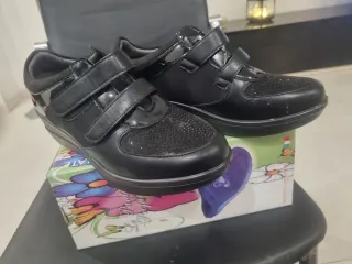 Scarpe da donna nere con velcro