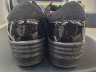 Scarpe da donna nere con velcro