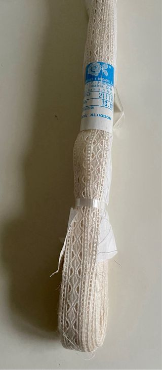 Entredoses bordados blancos y beige