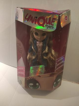 Muñeca Unique Eyes sin abrir