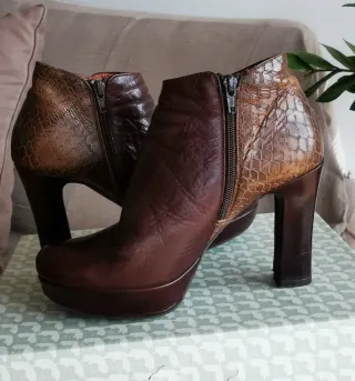 Botines Wonders de piel marrón. Talla 39