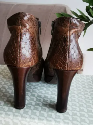 Botines Wonders de piel marrón. Talla 39