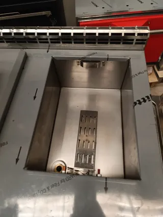 Freidora industrial a gas de 8+8 litros con grifo