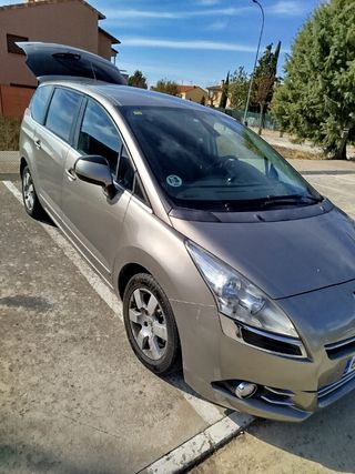 Peugeot 5008 2011