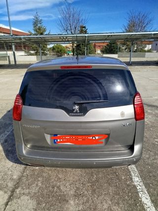 Peugeot 5008 2011