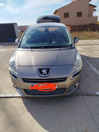Peugeot 5008 2011