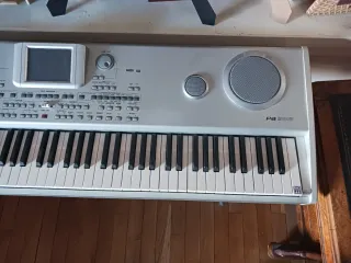 Teclado Korg PA 588