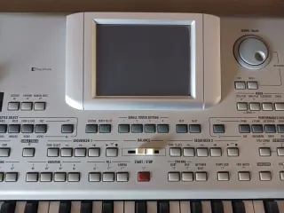 Teclado Korg PA 588