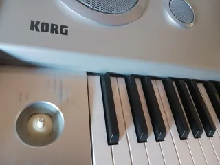 Teclado Korg PA 588