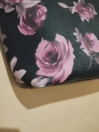 Bolso Kate Spade Negro con Flores Rosas
