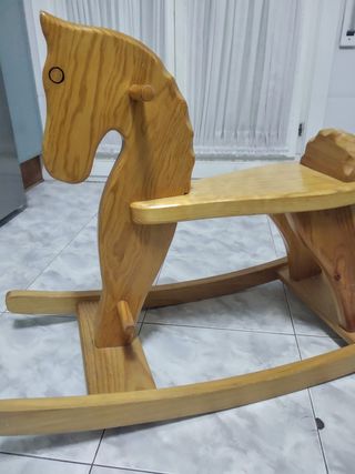 Caballito de madera estilo antiguo