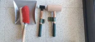 Set de martillo y pala con escoba