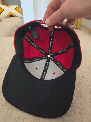 Cappello Jordan Rosso e Nero