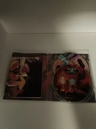 Hazbin Hotel Blu-ray, carta y póster