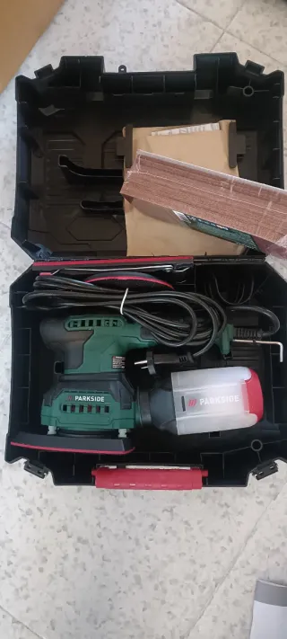 Lijadora Parkside con kit de lijas