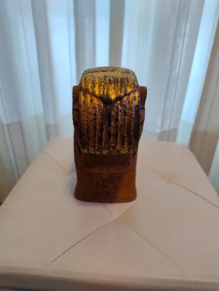 Cavallo in coccio con criniera oro