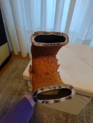 Cavallo in coccio con criniera oro